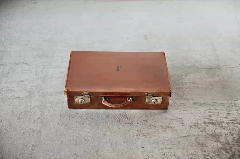 トランク｜レザー・1930年代 茶色の薄型アタッシュ 50×35cm