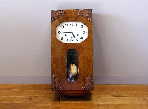 ウォールクロック|ウォルナット材・1930年代 ブドウの彫刻と振り子 71cm