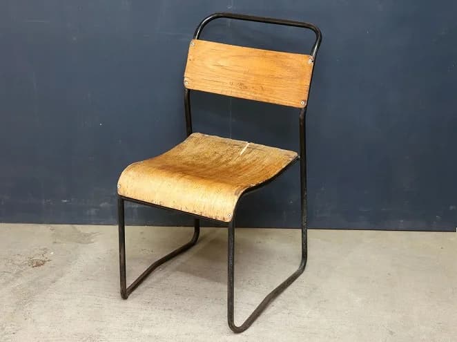 スタッキングチェア｜スチール・ブナ材・1960年代 積み重ねられる合板椅子