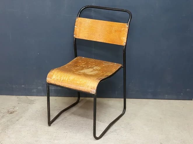 スタッキングチェア｜スチール・ブナ材・1960年代 機能的な積み重ね椅子