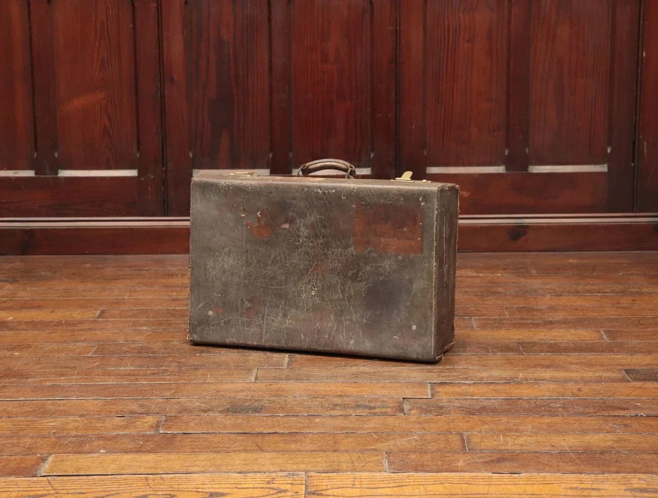 トランク｜レザー・1930年代 焦げ茶に変色した旅行鞄 65×45cm