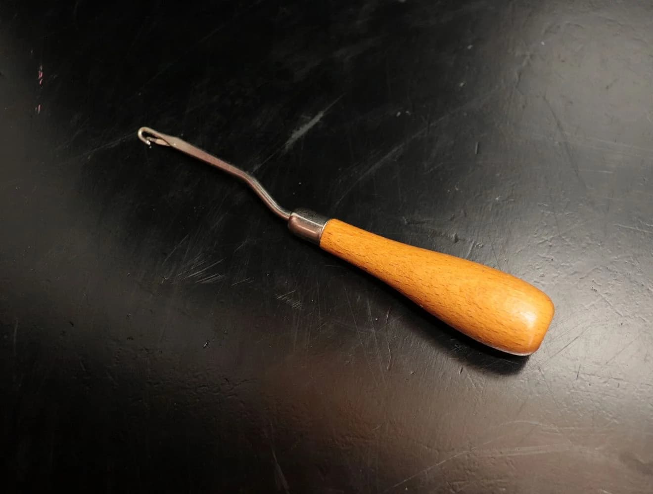 ラッチフック編み針｜1980年代 木ハンドルの手芸用フック 17cm