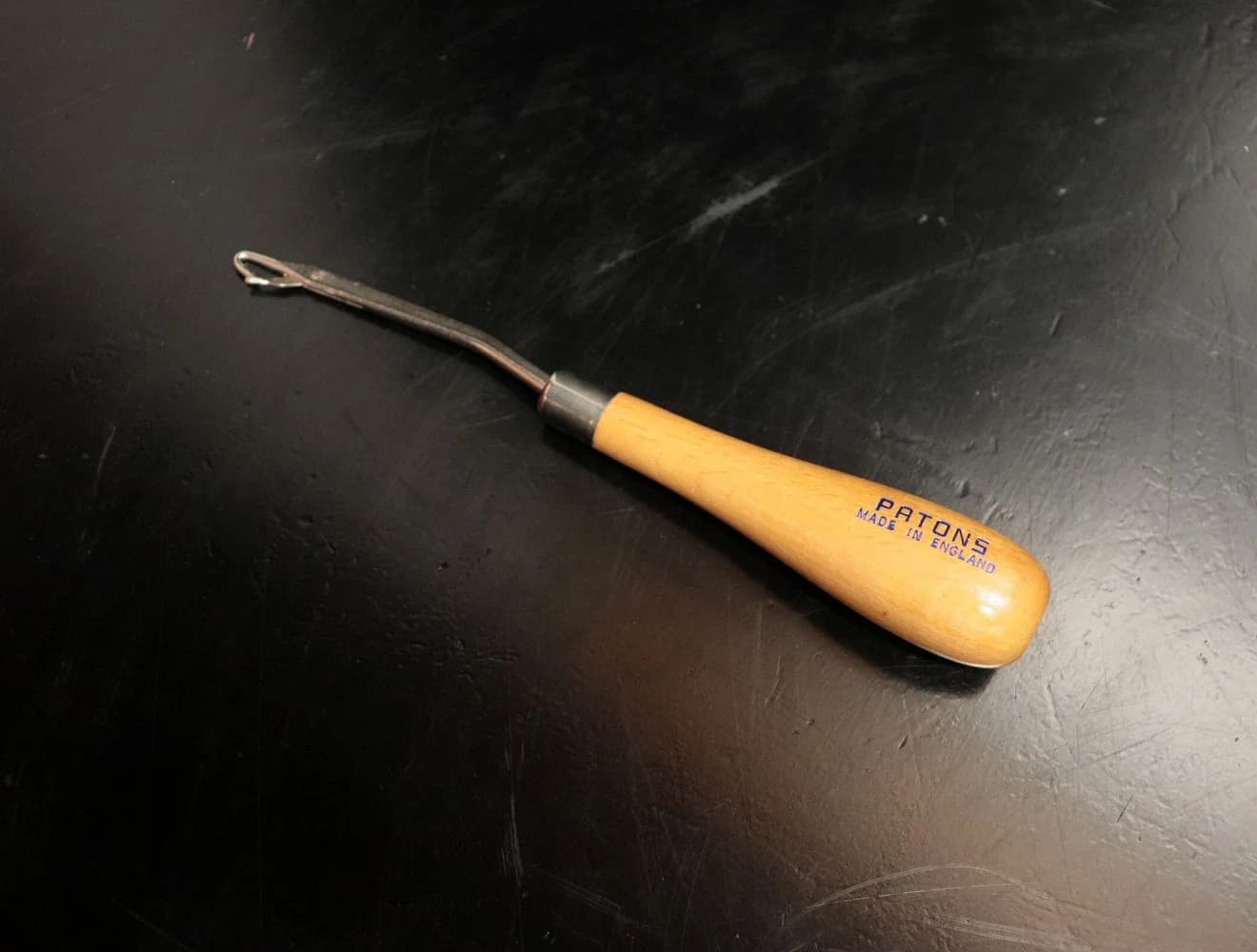 ラッチフック編み針｜1980年代 PATONS の木ハンドル 16cm