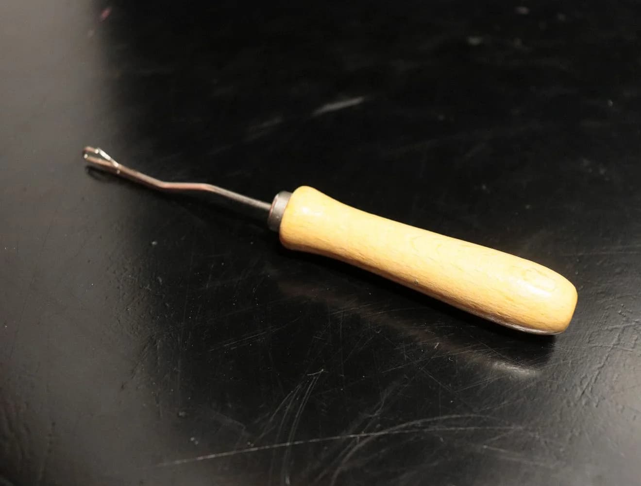 ラッチフック編み針｜1980年代 白木ハンドルの細身 15.5cm