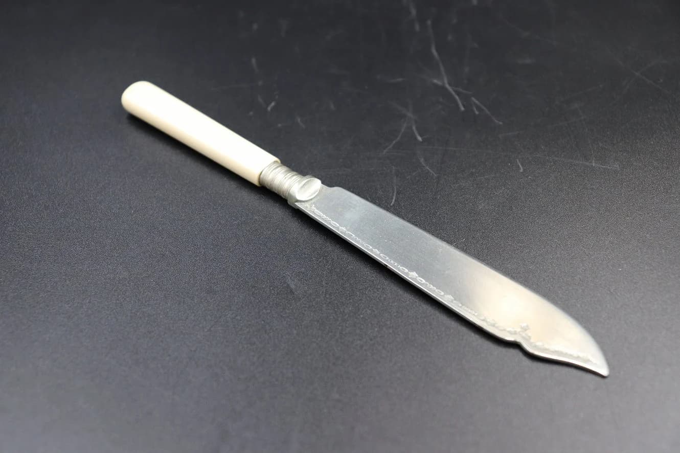 フィッシュナイフ｜白の柄 20.2cm