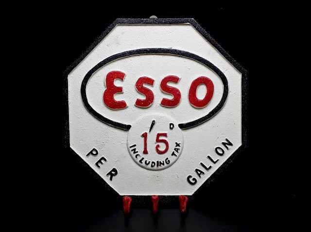 ウォールフック｜ESSOの八角看板 3連フック 24×24.5cm