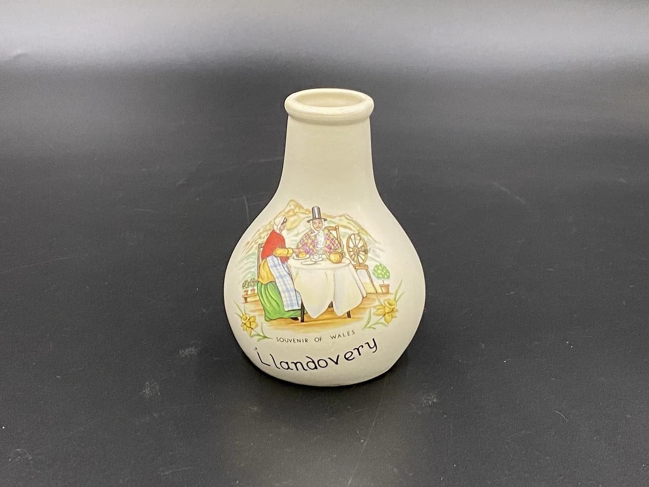フラワーベース｜セラミック・1950年代 Llandovery のスーベニア 11cm