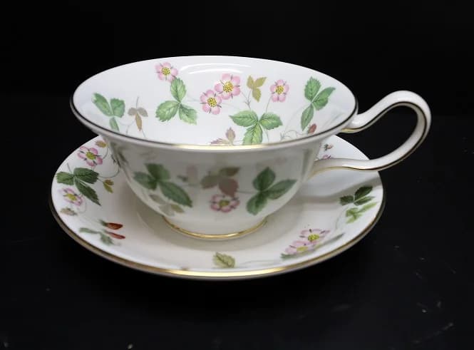 カップ＆ソーサー｜ワイルドストロベリー Wedgwood（ウェッジウッド）