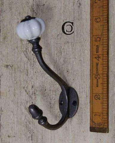 コートフック｜アイアン 白い陶器のノブ付き 15.2cm