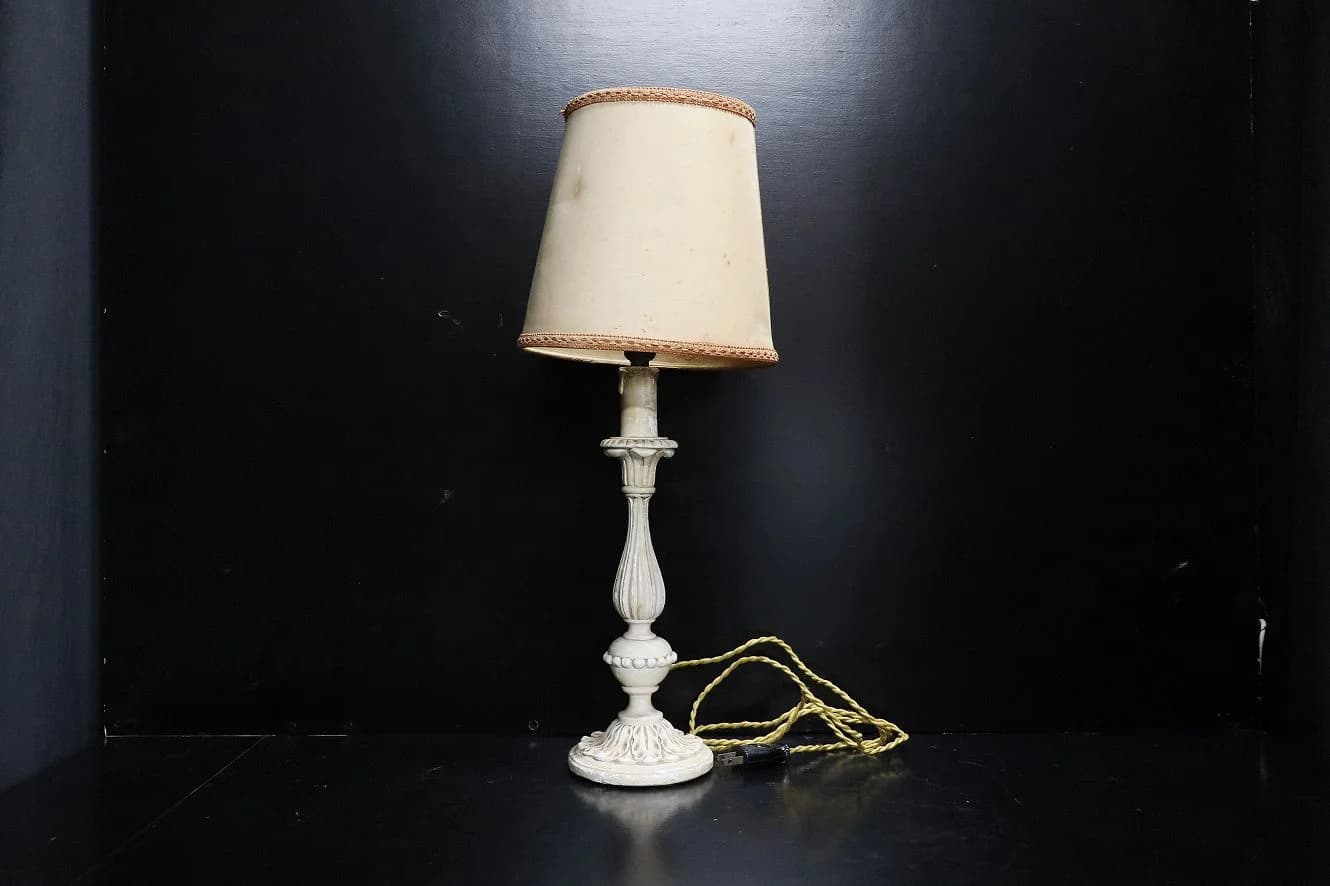 テーブルランプ｜1950年代 白い挽き物の脚 高さ55cm