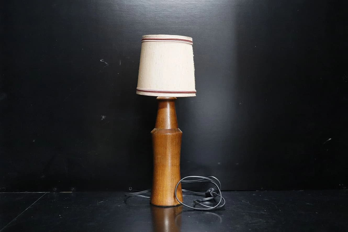 テーブルランプ｜チーク材・1960年代 挽き物の脚 高さ44.5cm