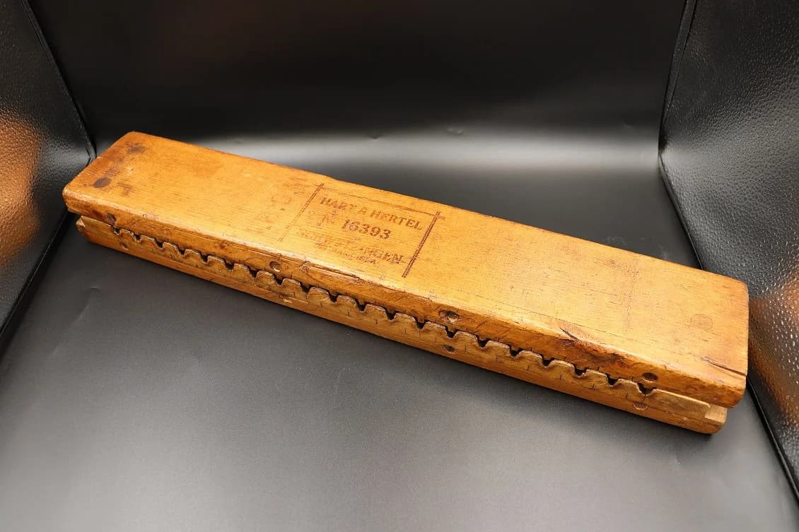 シガーケース|木製・1930年代 葉巻を成形する型 56×39cm