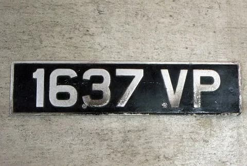 カープレート｜スチール・1930年代 黒地に「1637 VP」 54×13cm