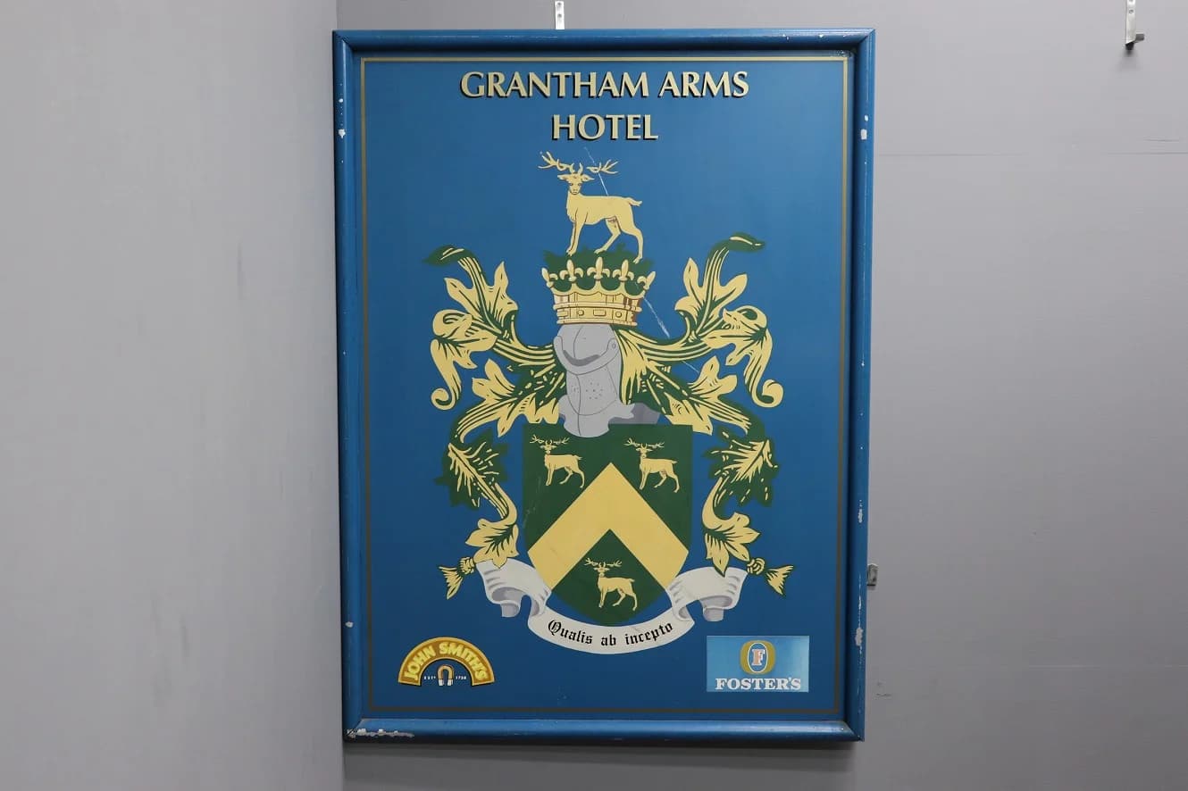 パブサイン｜GRANTHAM ARMS HOTEL の紋章 90×122cm