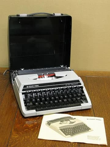 タイプライター|1970年代 白と黒のポータブル 29cm