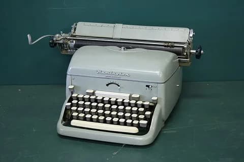 タイプライター｜1930年代 淡いグレーの本体 Remington Rand（レミントンランド）