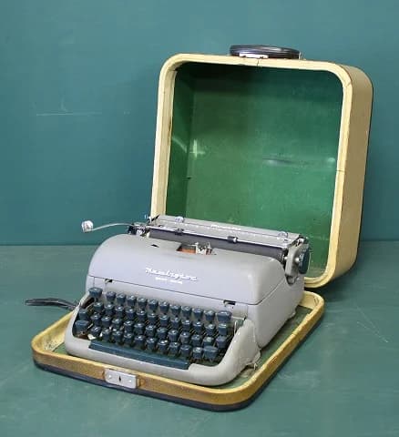タイプライター|1930年代 クリーム色のケース付き Remington Rand(レミントンランド)