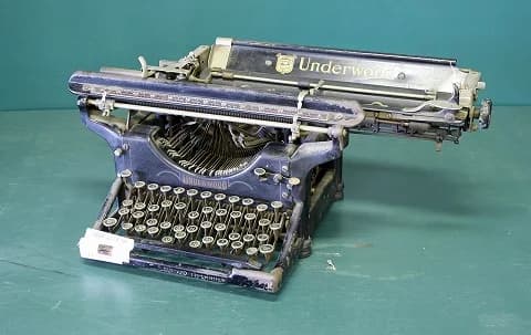 タイプライター|1930年代 青いボディのオープンフレーム Underwood(アンダーウッド)