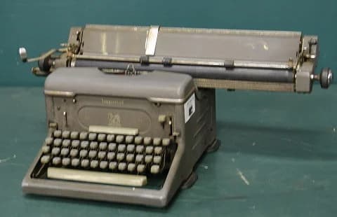 タイプライター｜1930年代 Model 50 の横長ボディ Imperial（インペリアル）