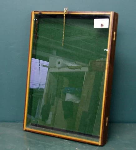 ショーケース|オーク材・1930年代 緑地の壁掛け型 45×61cm
