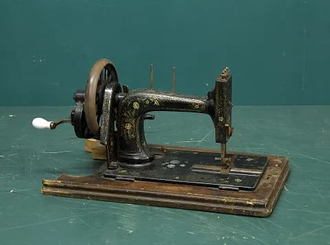 ミシン|1900年代 花模様の本体 48cm