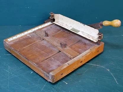 ファブリックカッター|1930年代 押さえと目盛り付き 53×39cm