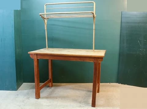 ハヴァダッシュ テーブル|パイン材・1930年代 上部バー付きの陳列台 幅137cm