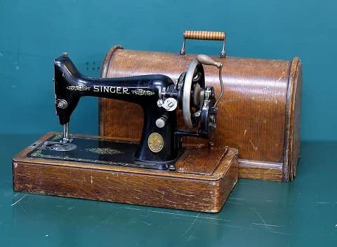 ミシン｜1930年代 箱付きの定番モデル SINGER（シンガー）