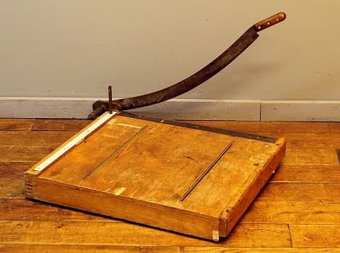 レザーギルティ|1930年代 革を裁つ長刃の裁断機 60×87cm