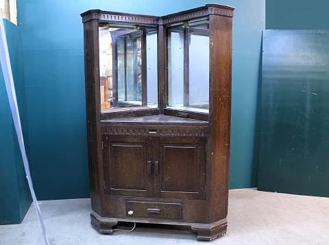 コーナーキャビネット｜オーク材・1930年代 ミラーバックの飾り棚