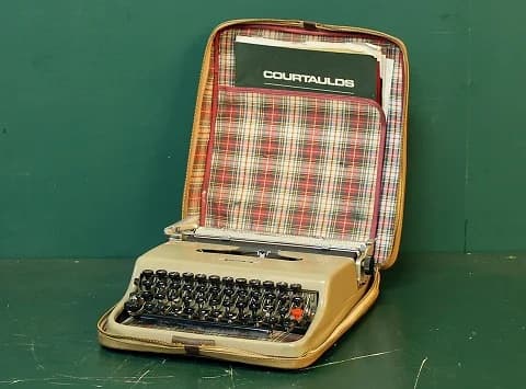 タイプライター｜1930年代 ケース内側が赤いチェック 30cm