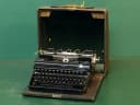 タイプライター｜1930年代 白い丸キーの黒い機体 33cm