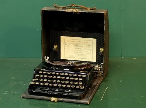 タイプライター|1930年代 説明書きの残るケース付き 29cm