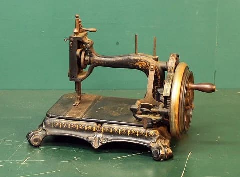 ミシン|1890年代 コンパクトな鋳物の一台 32cm