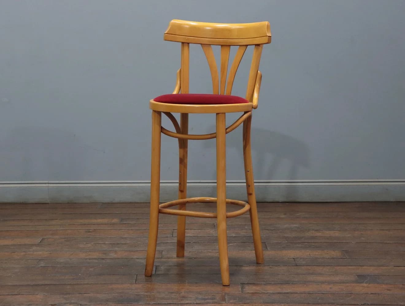 バースツール|ビーチ材・1930年代 赤いモケットに張替済 高さ99cm