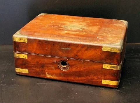 コレクションボックス｜マホガニー材・1930年代 真鍮の角金具付き 28cm