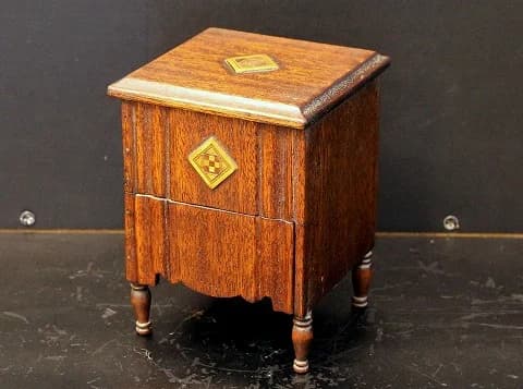 シガレットボックス｜オーク材・1930年代 脚付きのミニチェスト 14cm