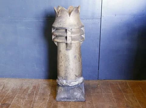 チムニー|陶製・1930年代 白灰の花冠形 38×107cm