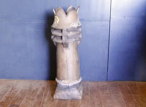 チムニー｜陶製・1930年代 大きく開く花冠形 38×108cm