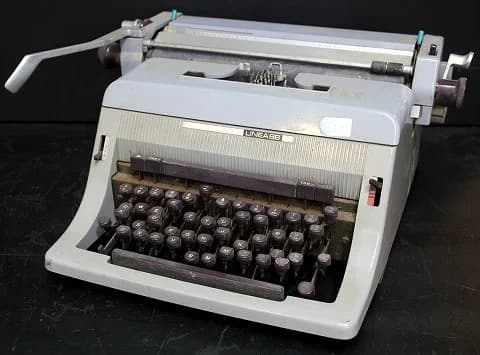 タイプライター|1950年代 グレーの近代的な機体 49cm