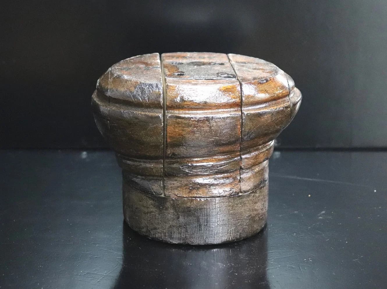 ハットブロックス|木製・1930年代 平たいクラウン型 高さ17cm