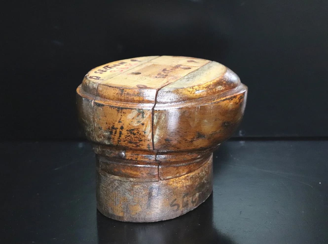 ハットブロックス｜木製・1930年代 二段重ねの型 高さ18cm