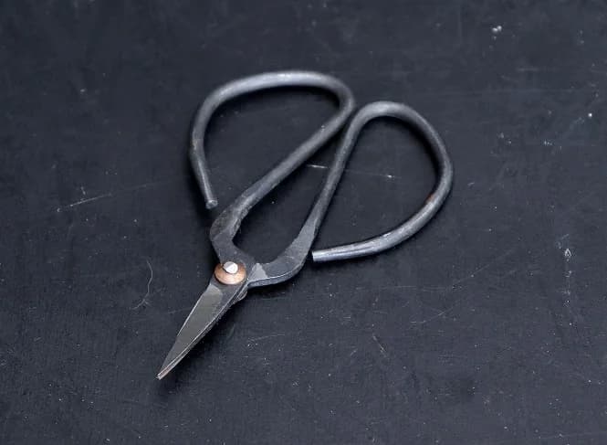 ハサミ｜1930年代 黒い鍛造の裁ち鋏 10.5cm