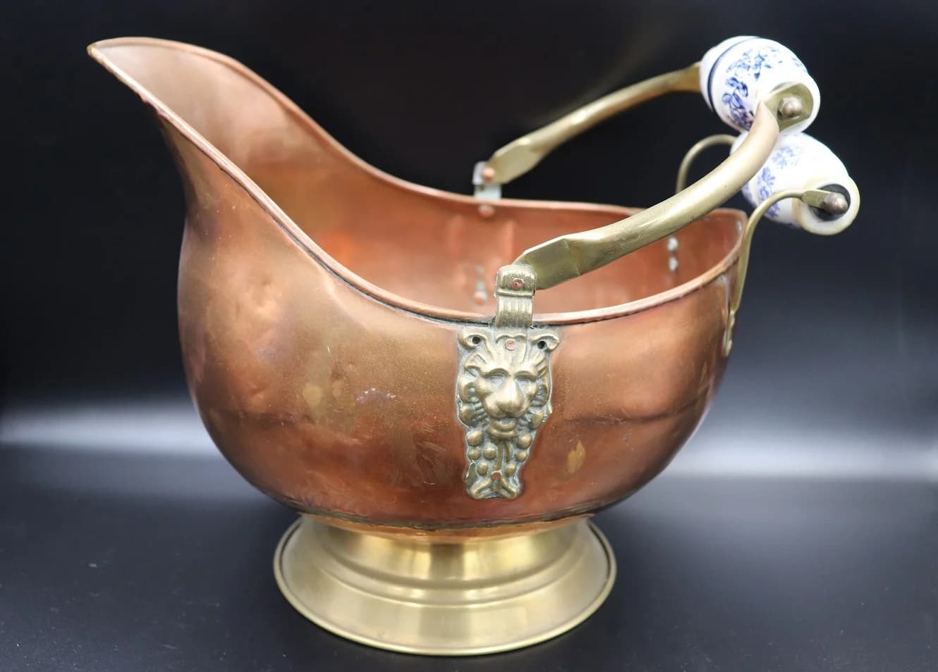 コールバケツ|銅・1950年代 ライオン飾りの34cm