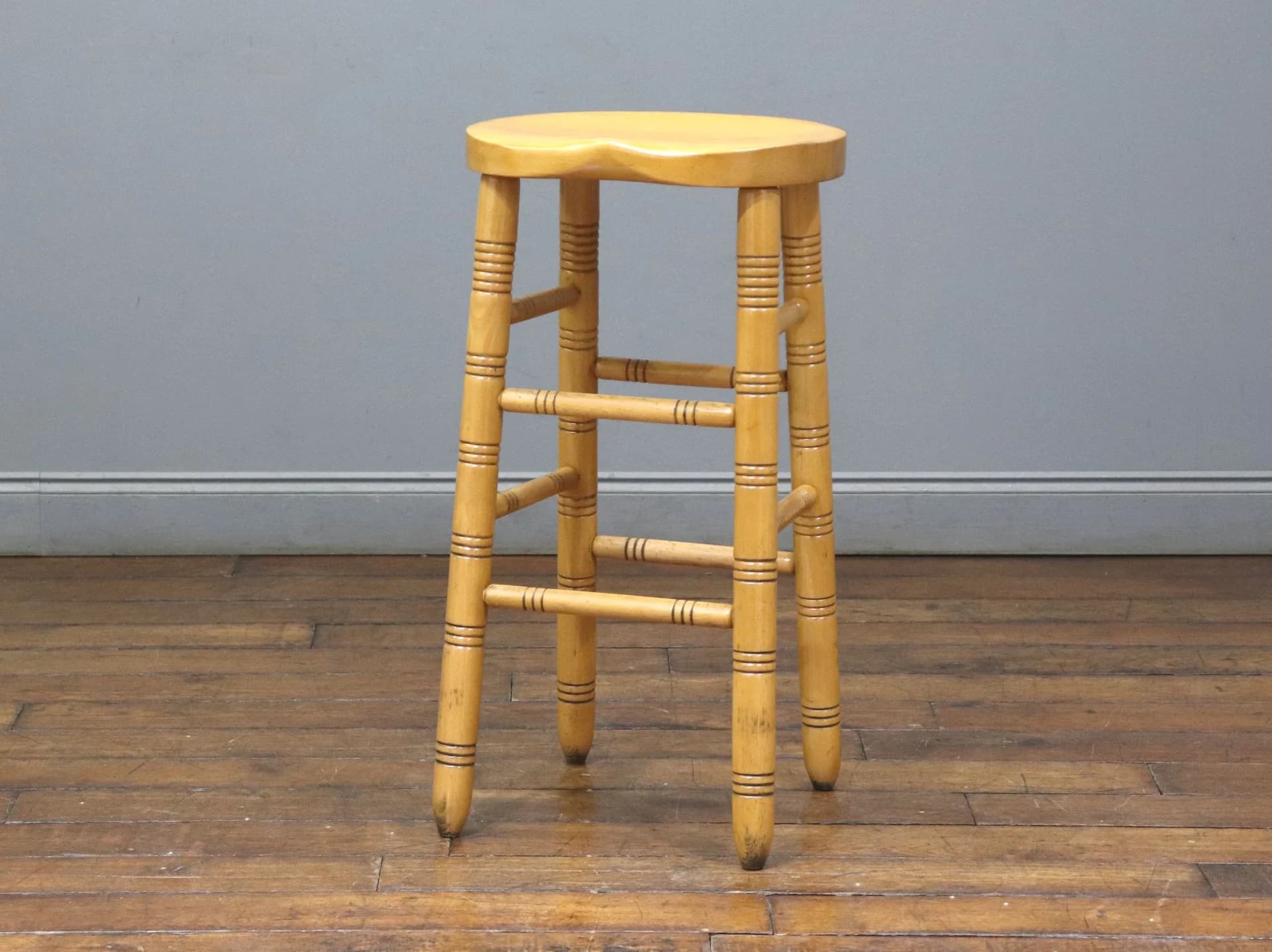バースツール｜ビーチ材・1930年代 サドル形の座面 高さ76cm