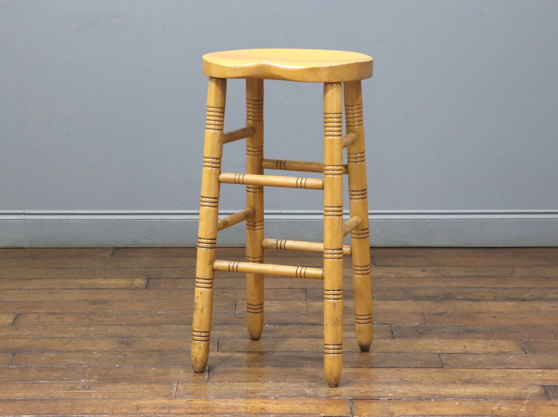 バースツール｜ビーチ材・1930年代 サドル形の座面 高さ76cm