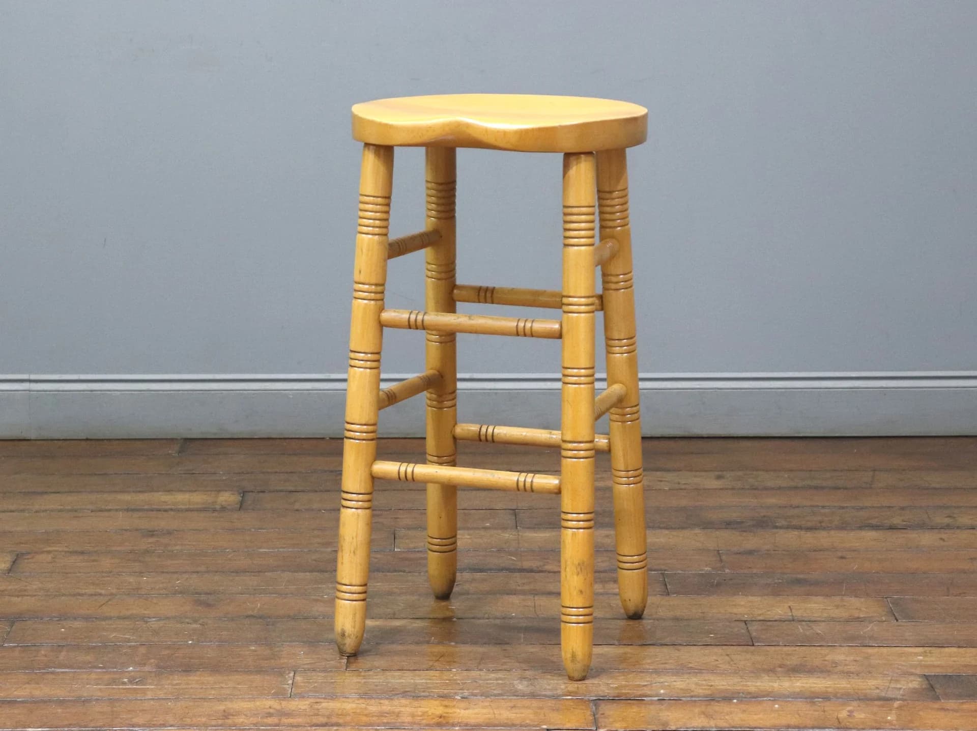 バースツール｜ビーチ材・1930年代 サドル形の座面 高さ76cm