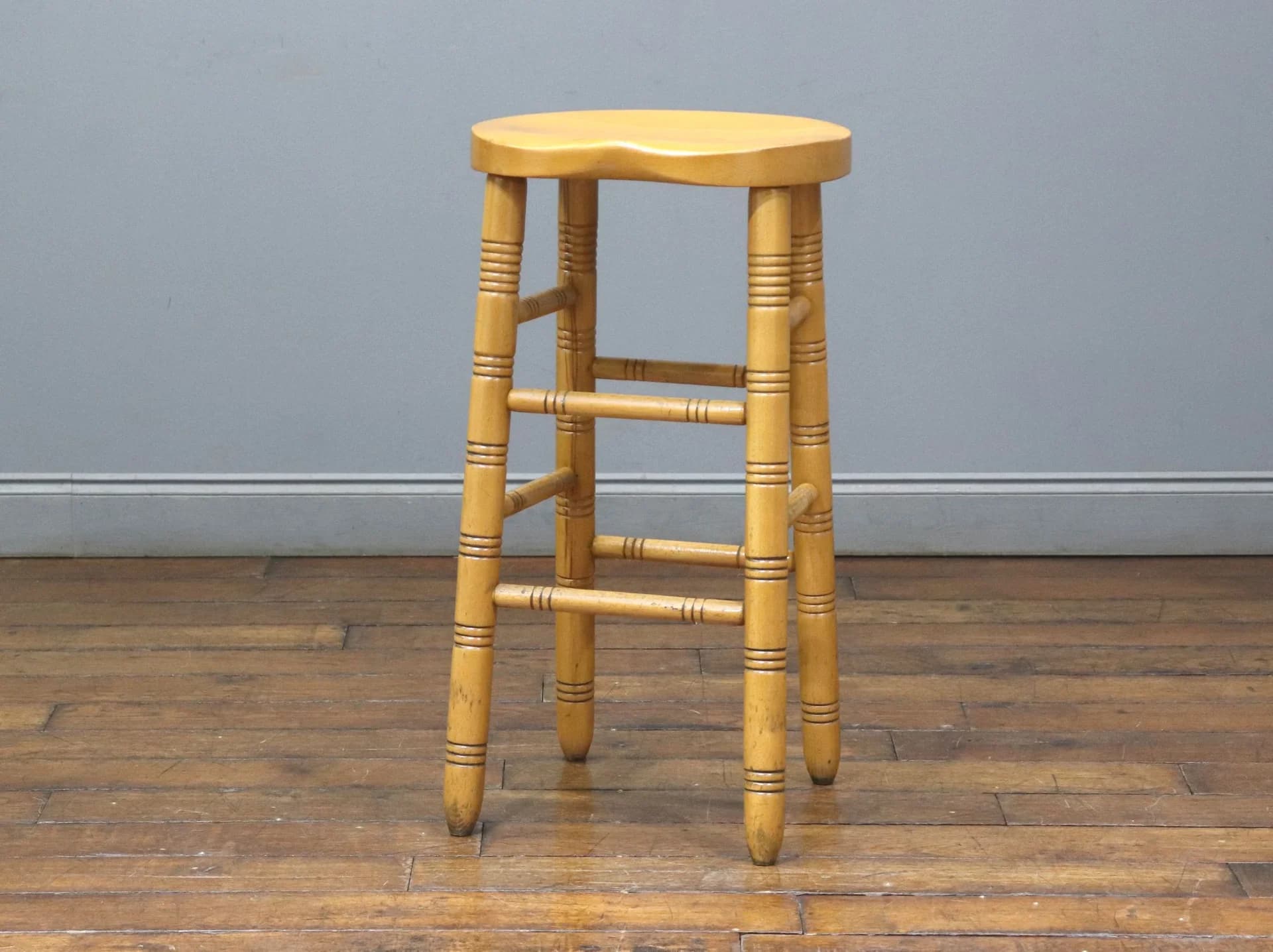 バースツール｜ビーチ材・1930年代 サドル形の座面 高さ76cm