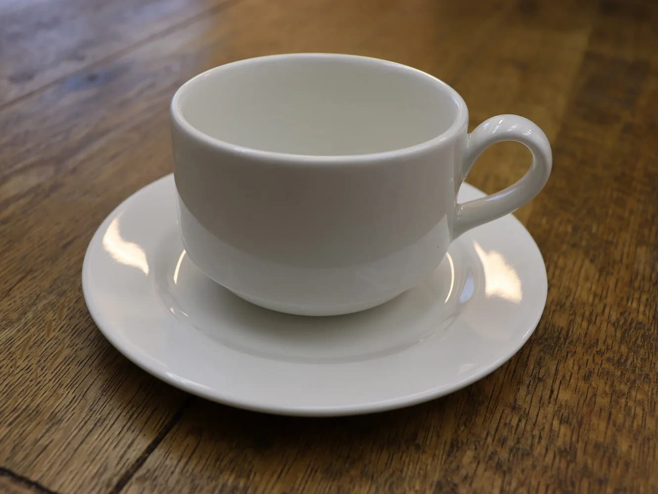 カップ＆ソーサー｜白磁のシンプル Wedgwood（ウェッジウッド）