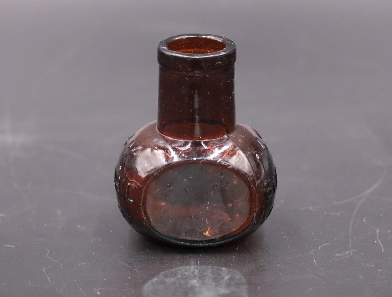 アンティークボトル｜ガラス・1970年代 茶色の丸胴インク瓶 8.5cm